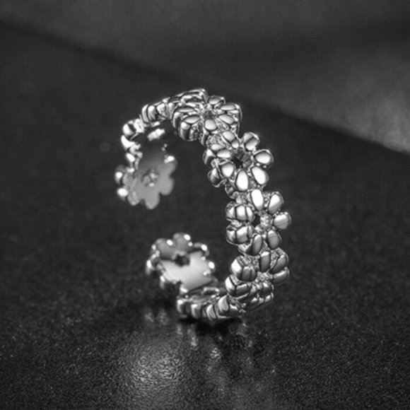 NWOT Silver Flower Toe Ring - Picture 7 of 9